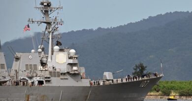 US warship docks in Trinidad and Tobago, putting pressure on Venezuela