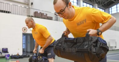Gold PT uniform phaseout set as Navy streamlines sailors’ seabag