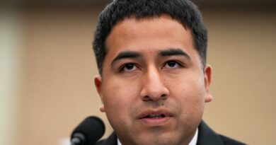 Judge dismisses deportation case for Mexican father of 3 US Marines