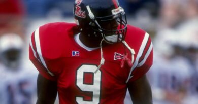 Former NFL tight end convicted for Medicare, VA fraud scheme