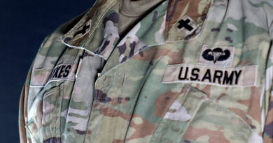 US Army gives chaplains 90 days to remove rank insignia